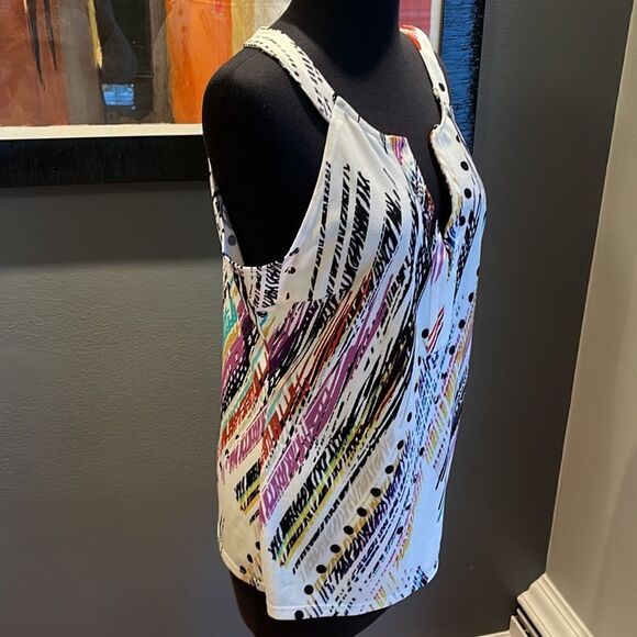 Essentials by Milano white graphic print split neckline halter top. Medium. - Picture 3 of 5